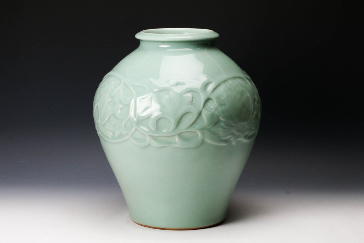 佳香】宮永東山 高さ30cm 青磁古代模様花瓶 壷 本物保証(青磁 佳香】宮永東山 高さ30cm 青磁古代模様花瓶 壷 本物保証(青磁