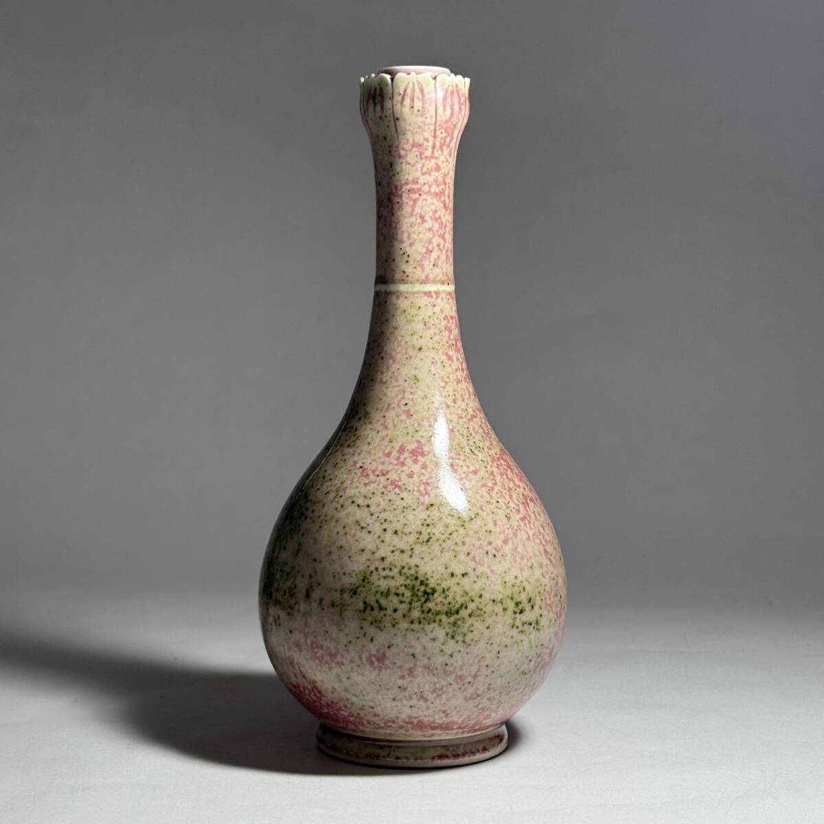 茂蔵】中国古陶磁コレクター所蔵品 桃花紅百合口瓶 景徳鎮窯 古 茂蔵】中国古陶磁コレクター所蔵品 桃花紅百合口瓶 景徳鎮窯 古