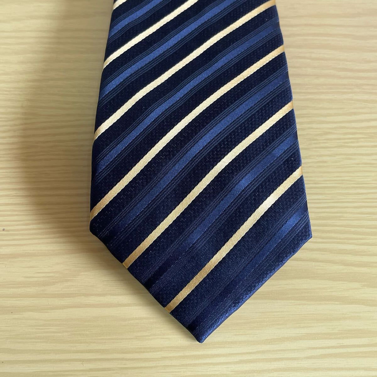 Altea（アルテア）紺青ゴールド線ストライプネクタイ_画像5