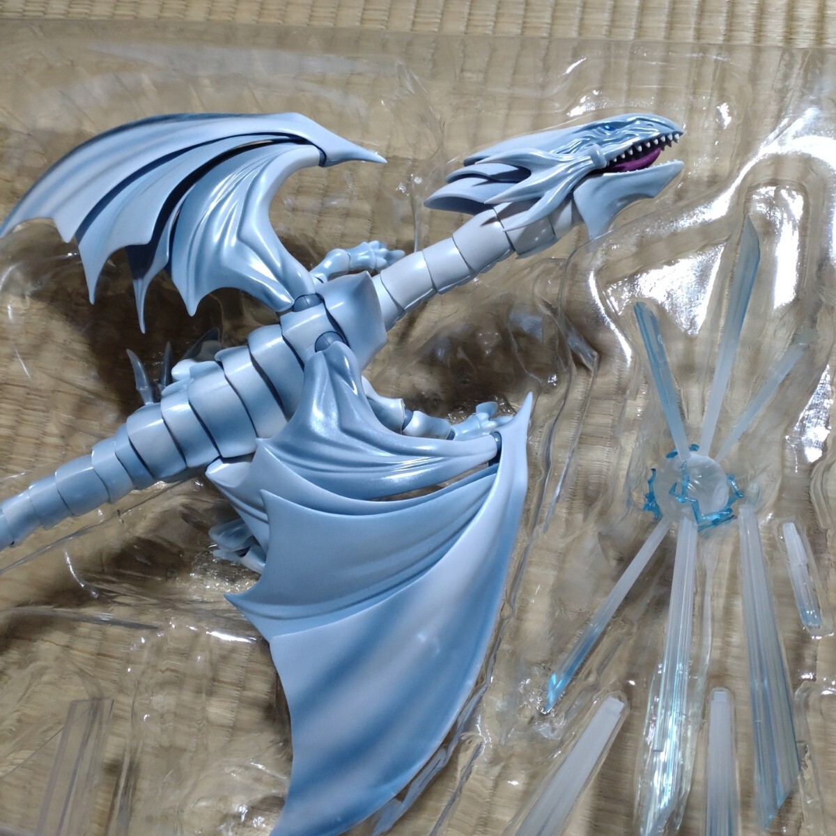 S.H.MonsterArts 遊戯王 青眼の白龍+真紅眼の黒竜 モンスター S.H.MonsterArts 遊戯王 青眼の白龍+真紅眼の黒竜 モンスター