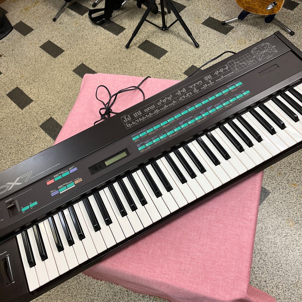 YAMAHA シンセサイザー DX7 中古 動作品 セミハードケース付 YAMAHA シンセサイザー DX7 中古 動作品 セミハードケース付