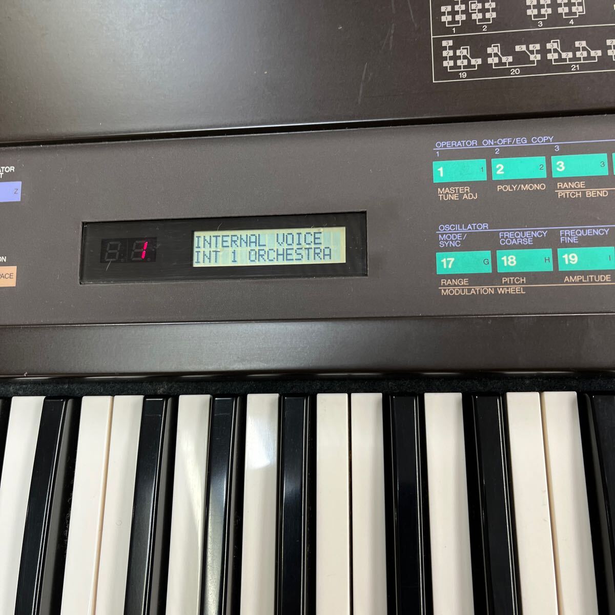 YAMAHA シンセサイザー DX7 中古 動作品 セミハードケース付 YAMAHA シンセサイザー DX7 中古 動作品 セミハードケース付