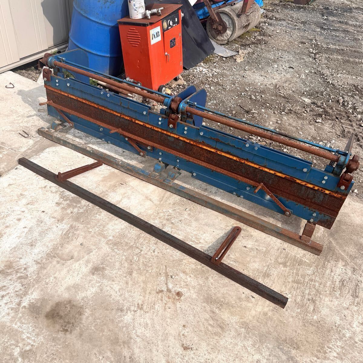 【人気沸騰】 板 プレス機 折り曲げ機 板金形成 中古サビ 2m10cm 約 作業幅 その他