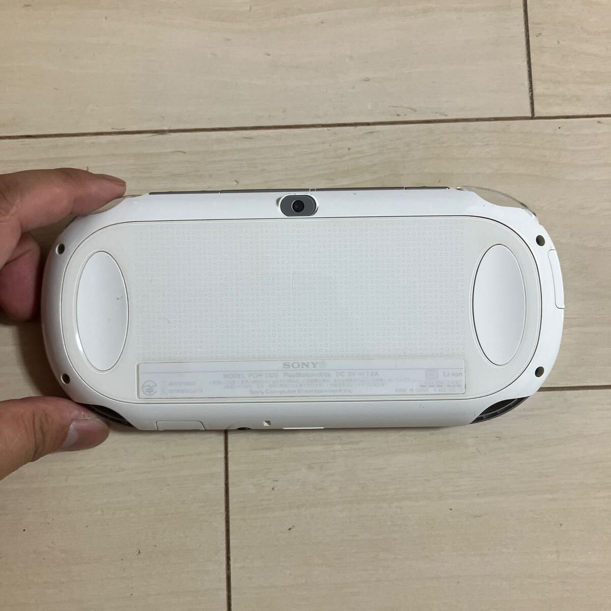 SONY PSVITA PCH-1100 AB02 本体 3G wifi 動作品 初期化