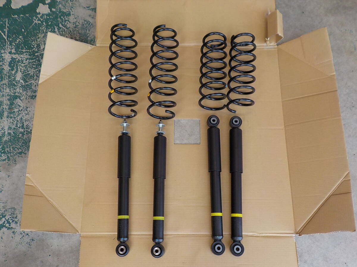 新車外し品 ジムニーJB64W純正サスペンションセット スプリング 新車外し品 ジムニーJB64W純正サスペンションセット スプリング