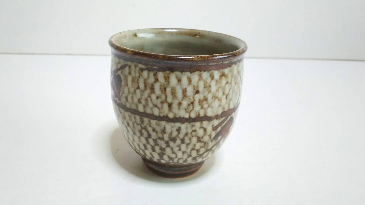 人間国宝 島岡達三 益子焼 鉄絵 象嵌 湯呑 9.5cm 古美術 骨董 民 人間国宝 島岡達三 益子焼 鉄絵 象嵌 湯呑 9.5cm 古美術 骨董 民