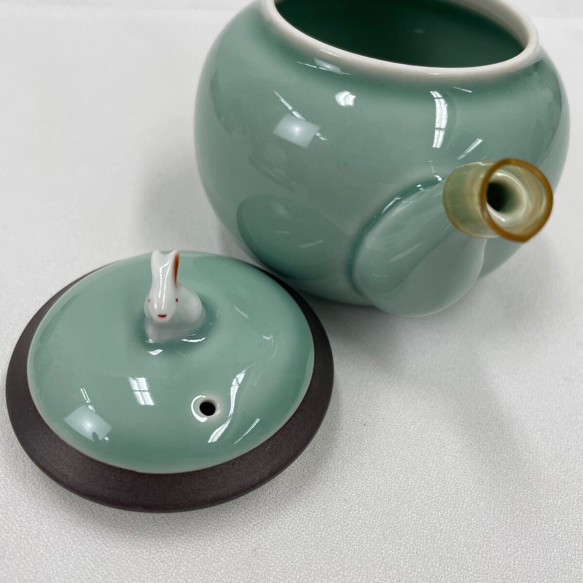 深川製磁】 百年庵 笹青磁うさぎ急須茶器揃 茶器セット 蓋付き 深川製磁】 百年庵 笹青磁うさぎ急須茶器揃 茶器セット 蓋付き