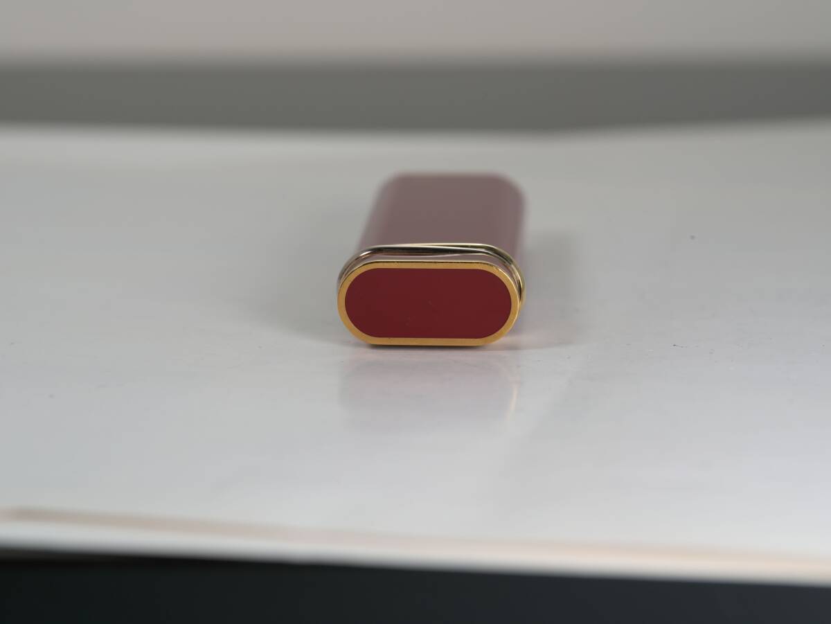 Cartier カルティエ ガスライター ボルドー×ゴールド ロゴ刻印 Cartier カルティエ ガスライター ボルドー×ゴールド ロゴ刻印