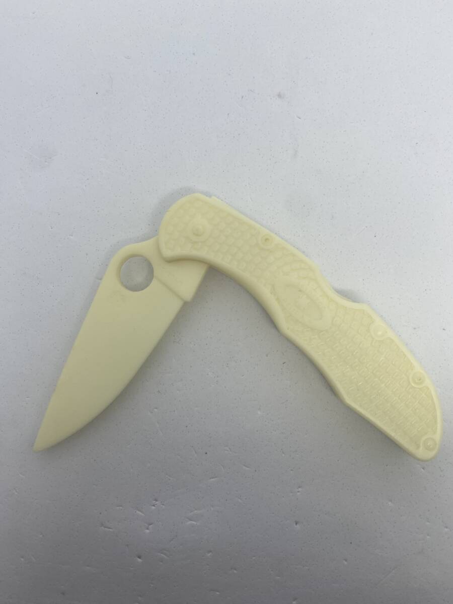 Spyderco Delica 4 Plastic Knife Kit - Glow-in-the-Dark - PLKIT1 スパイダルコ デリカ ４ プラスチック ナイフ キット_画像5