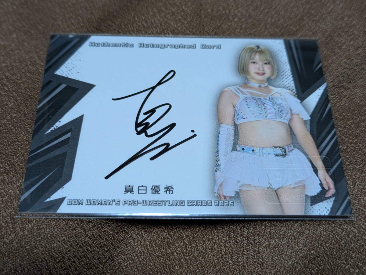 真白優希>BBM女子プロレスカード2025 直筆サインカード 096/100 真白優希>BBM女子プロレスカード2025 直筆サインカード 096/100