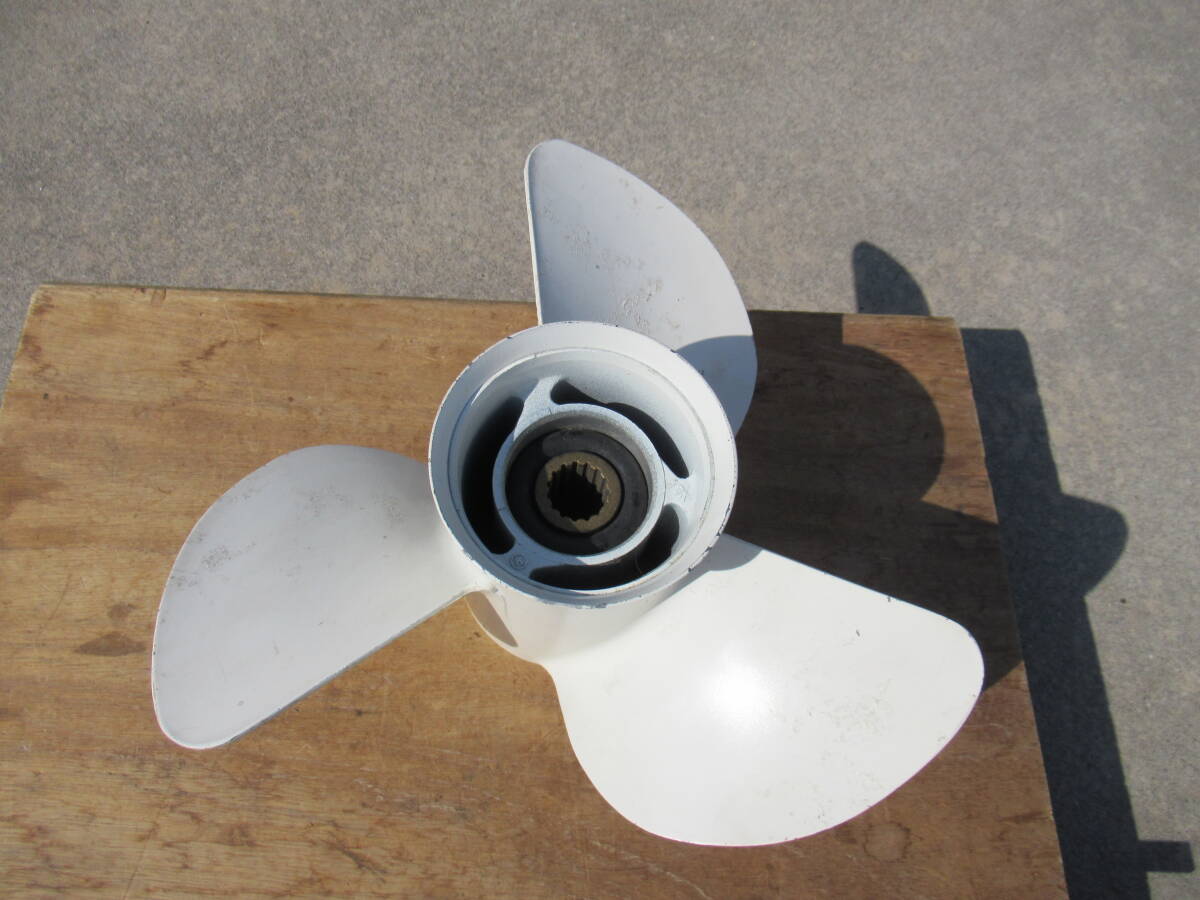 未使用 ヤマハ船外機用 プロペラ 13 1/4 × 17-K 機種60F/70B