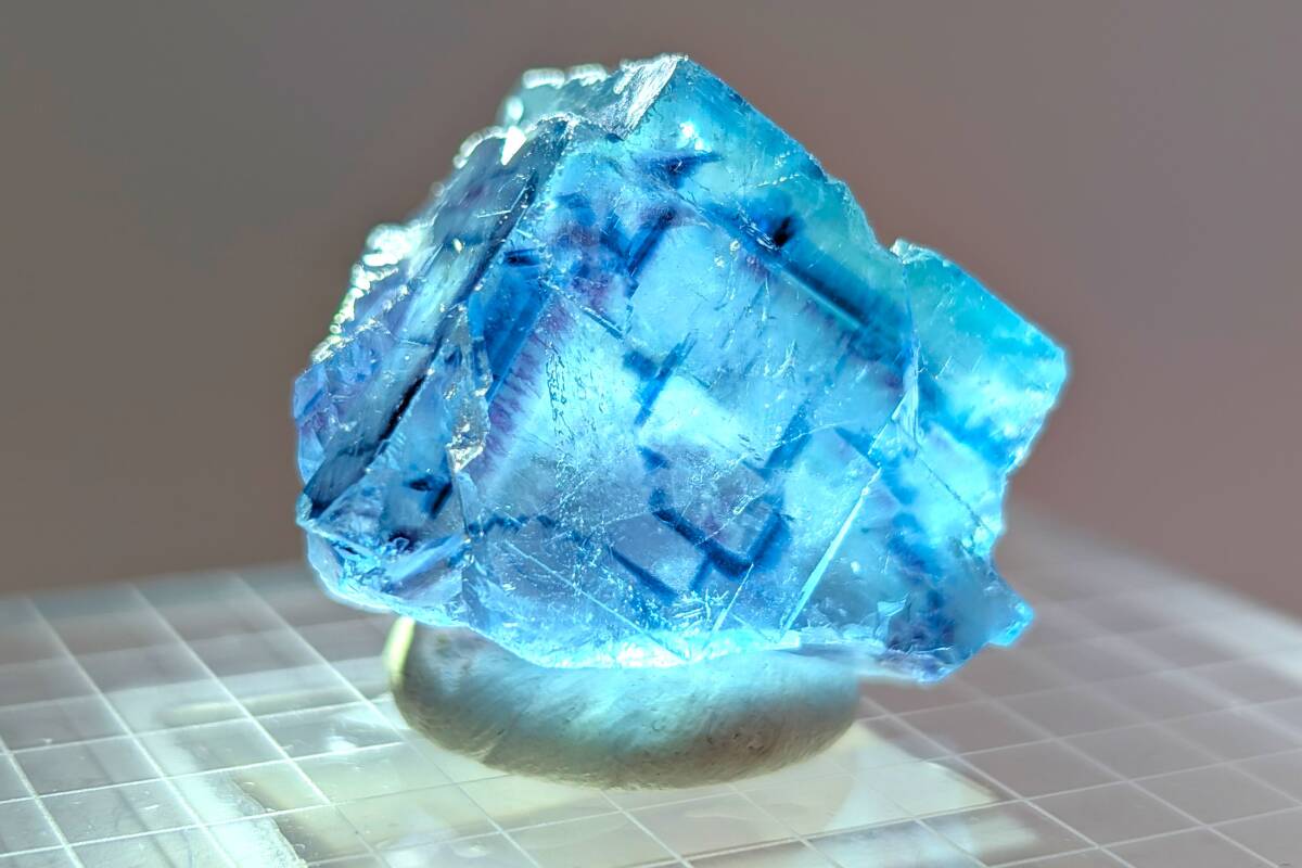 湖南省 ヤオガンシャン産 フローライト3 ポーセリン気味 結晶 湖南省 ヤオガンシャン産 フローライト3 ポーセリン気味 結晶