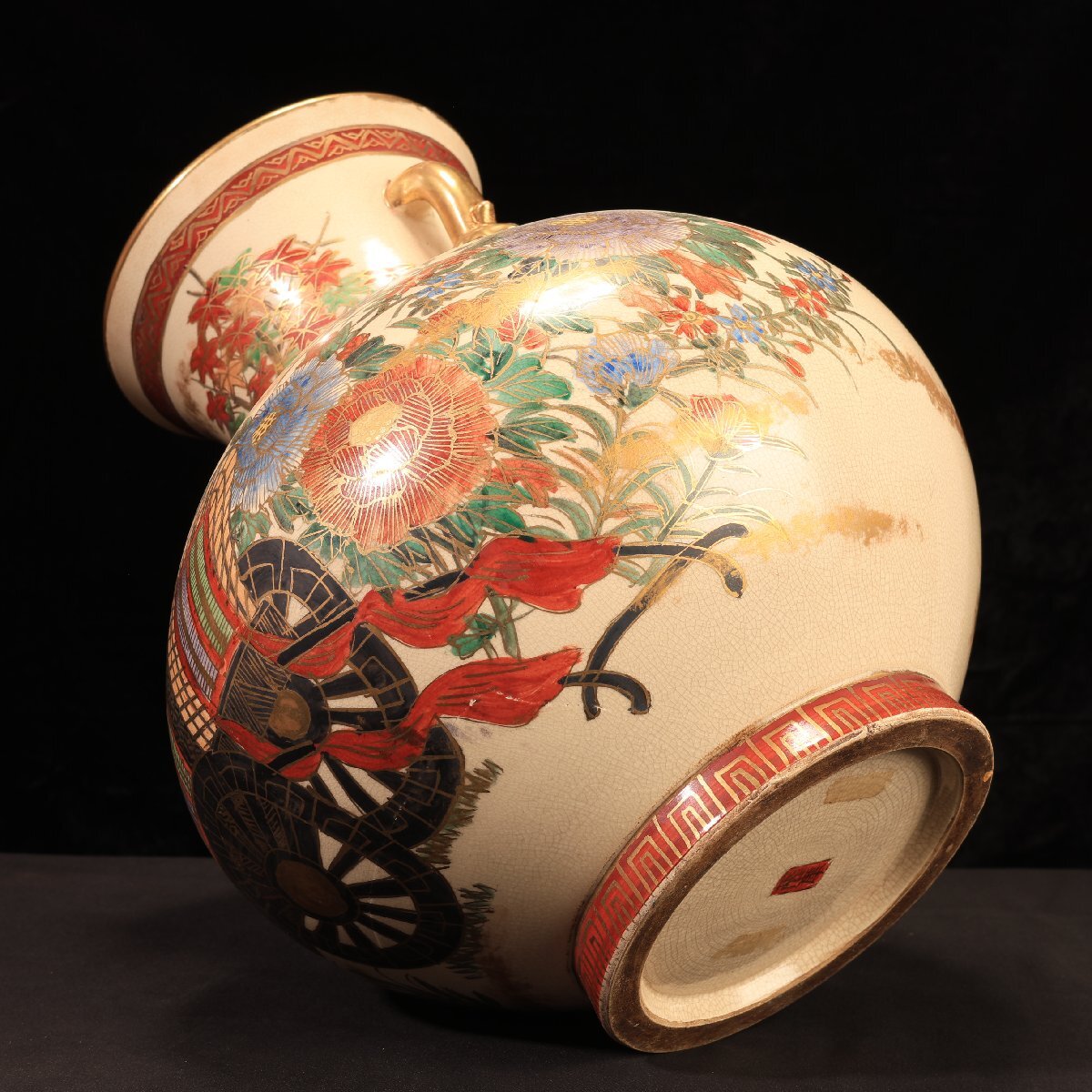 珍品堂】1円から E002 薩摩焼 丸十字家紋 金彩色絵御所車山水 珍品堂】1円から E002 薩摩焼 丸十字家紋 金彩色絵御所車山水