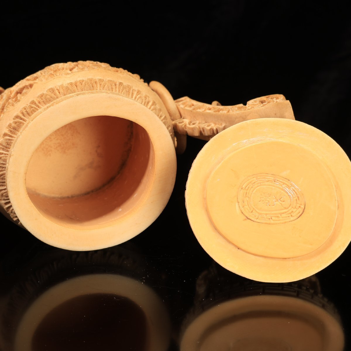 珍品堂】1円から C057 三足香炉 細密彫刻 天然素材 特殊白材 古 珍品堂】1円から C057 三足香炉 細密彫刻 天然素材 特殊白材 古