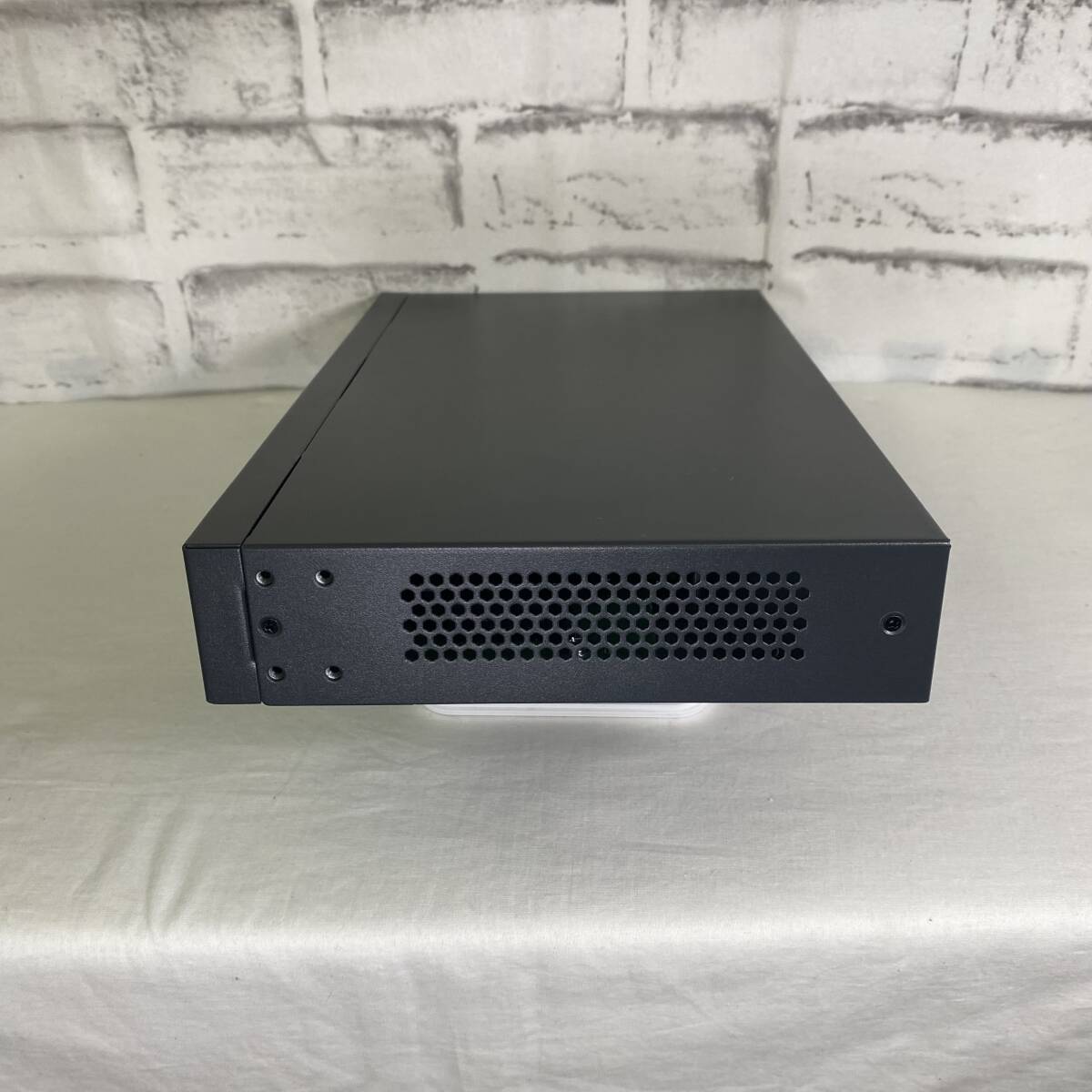 tp-link 16 порт Giga bit настольный / подставка крепление переключатель TL-SG1016D[T-075]