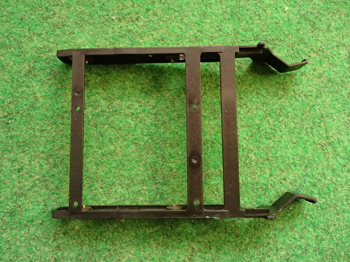 中古☆HDDマウンタ☆メーカー不明☆3.5インチHDD用マウンタ☆2個セット☆HDD固定ビス有り☆ジャンク扱い_画像2