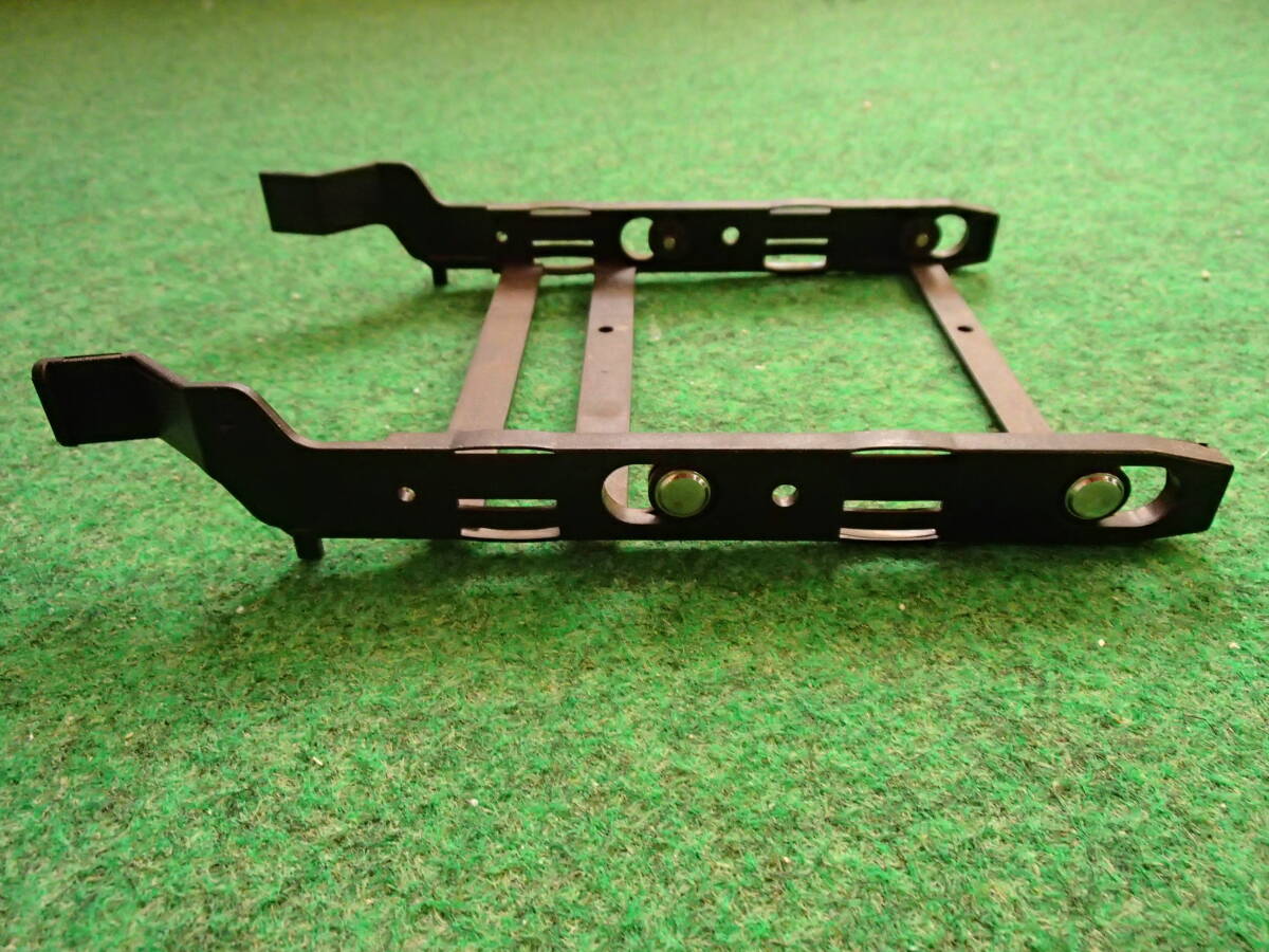 中古☆HDDマウンタ☆メーカー不明☆3.5インチHDD用マウンタ☆2個セット☆HDD固定ビス有り☆ジャンク扱い_画像3