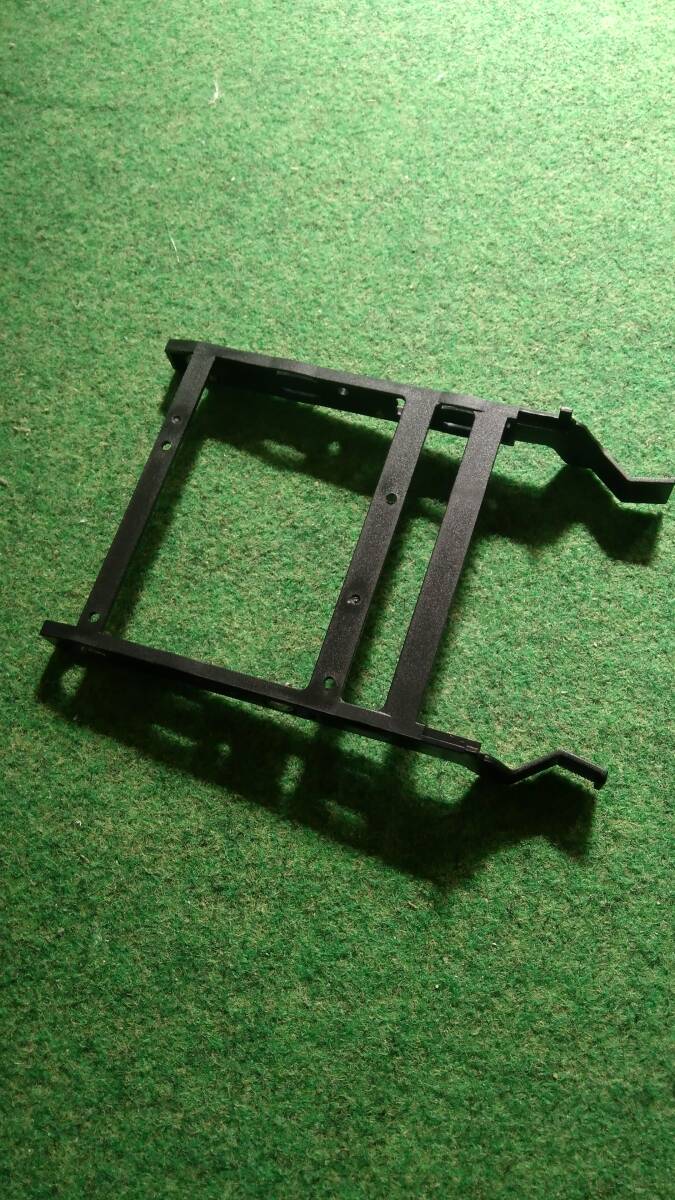 中古☆HDDマウンタ☆メーカー不明☆3.5インチHDD用マウンタ☆2個セット☆HDD固定ビス有り☆ジャンク扱い_画像1