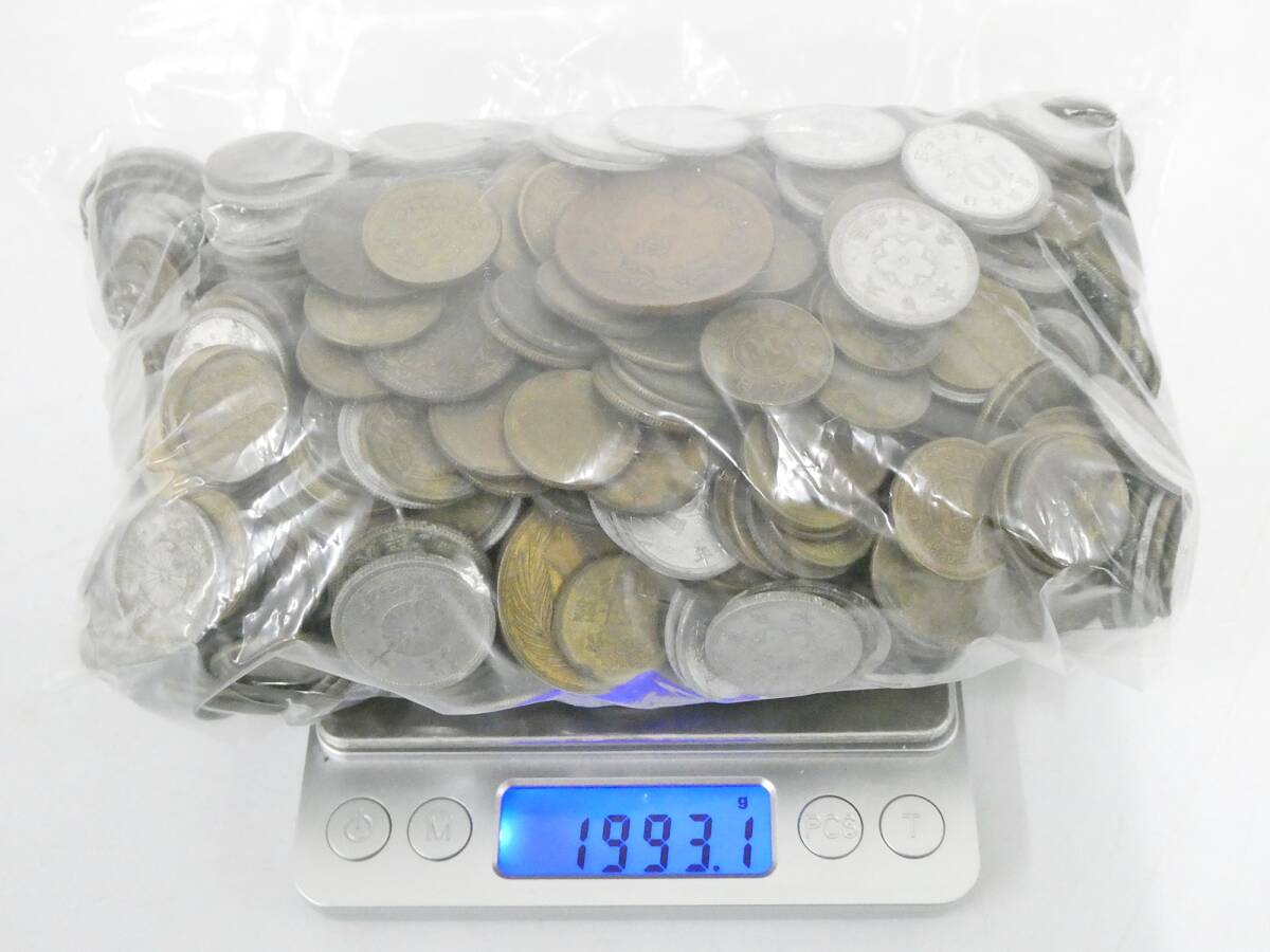 古銭 大量 50銭 10銭 2銭 1円 明治八年 二銭 他 総重量約1.9kg 古銭 大量 50銭 10銭 2銭 1円 明治八年 二銭 他 総重量約1.9kg