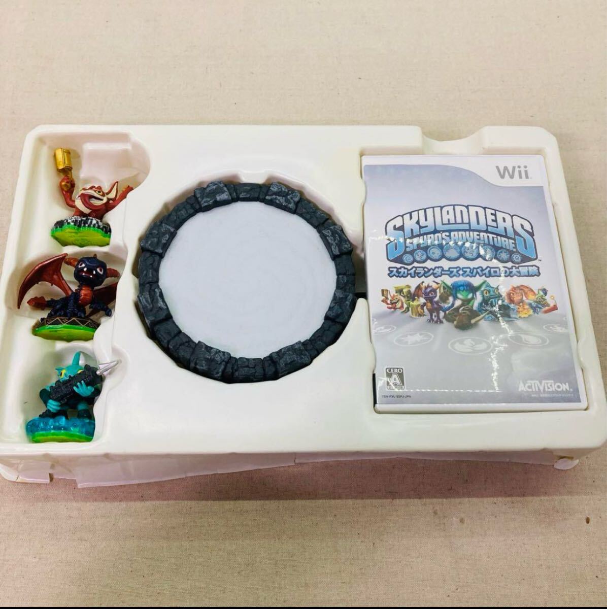 スカイランダーズ スパイロの大冒険 スターターパック Wii フィギュア付 任天堂／ニンテンドー／Nintendo ソフト　フィギュア　３體