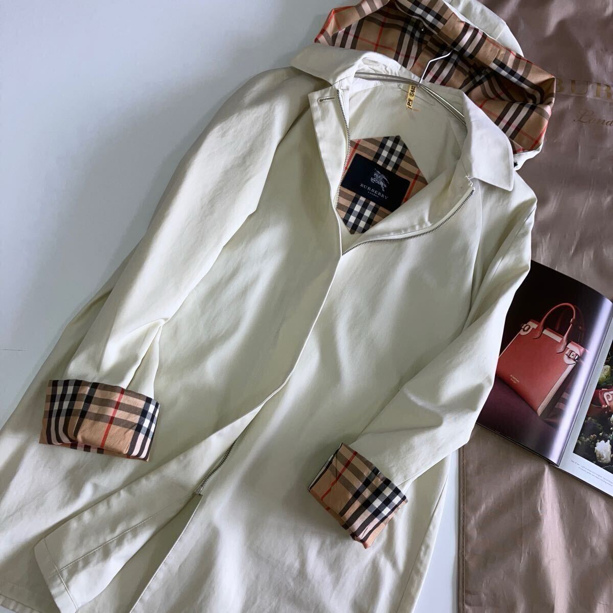 極美品 BURBERRY バーバリーロンドン ノバチェック フード付き 極美品 BURBERRY バーバリーロンドン ノバチェック フード付き