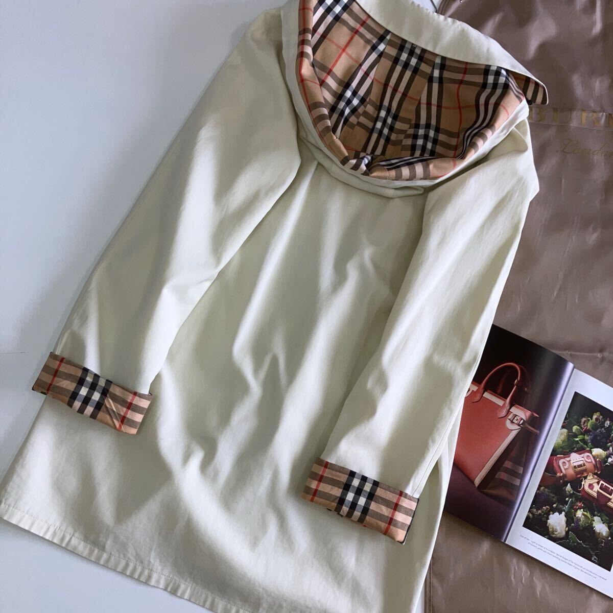 極美品 BURBERRY バーバリーロンドン ノバチェック フード付き 極美品 BURBERRY バーバリーロンドン ノバチェック フード付き