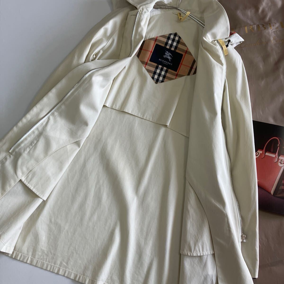 極美品 BURBERRY バーバリーロンドン ノバチェック フード付き 極美品 BURBERRY バーバリーロンドン ノバチェック フード付き