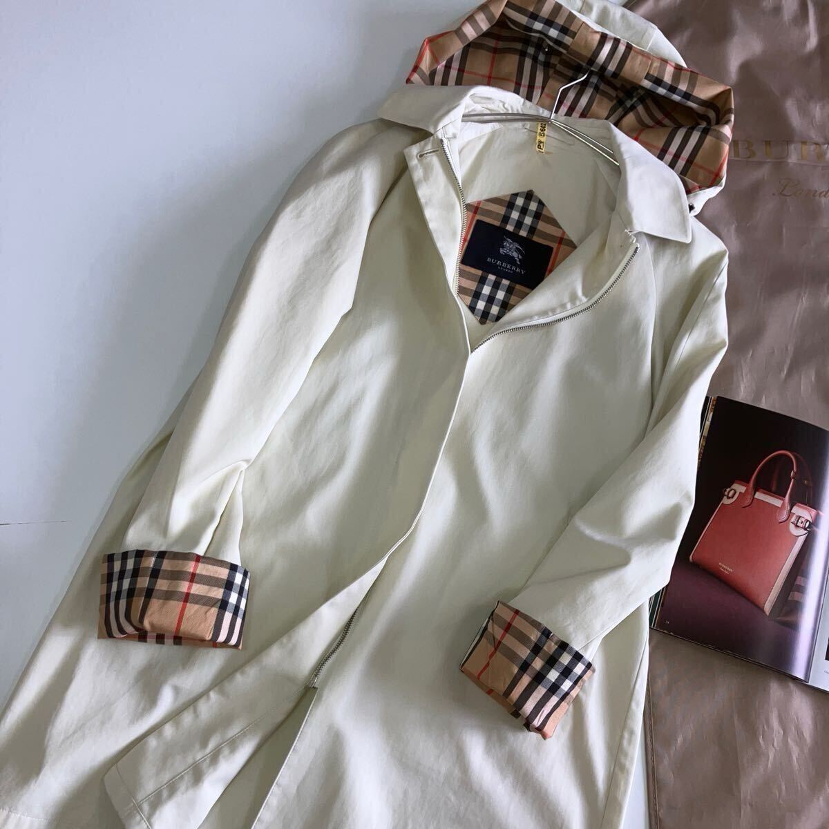 極美品 BURBERRY バーバリーロンドン ノバチェック フード付き 極美品 BURBERRY バーバリーロンドン ノバチェック フード付き