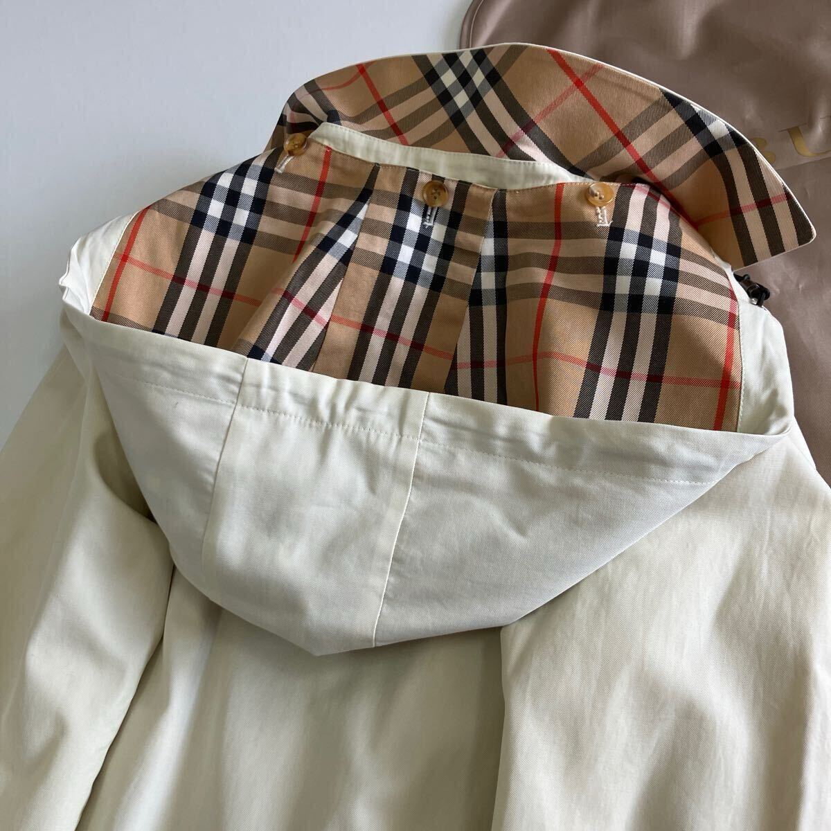 極美品 BURBERRY バーバリーロンドン ノバチェック フード付き 極美品 BURBERRY バーバリーロンドン ノバチェック フード付き