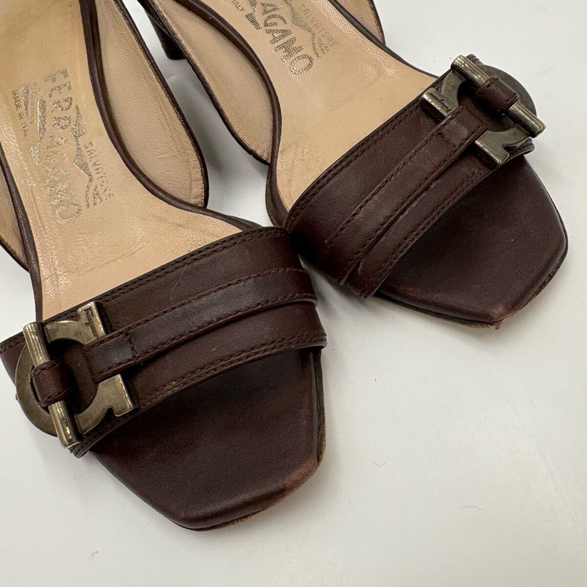 B ■ イタリア制 '高級ラグジュアリー靴' Salvatore Ferragamo サルヴァトーレフェラガモ ガンチーニ ヒール パンプス 5.5C 22.5cm 婦人靴