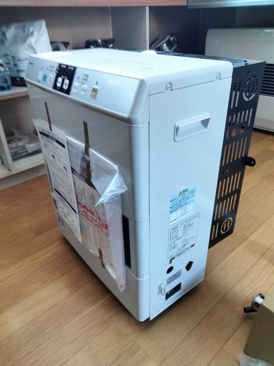 札幌発! 新古未使用品! コロナFF温風石油ストーブ! 品番「FF 札幌発! 新古未使用品! コロナFF温風石油ストーブ! 品番「FF