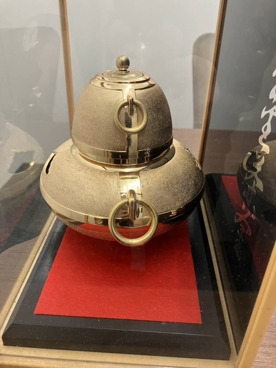 C】黄金茶釜 24KGP 開運 飾り物 縁起物 置物 金メッキ ケース C】黄金茶釜 24KGP 開運 飾り物 縁起物 置物 金メッキ ケース
