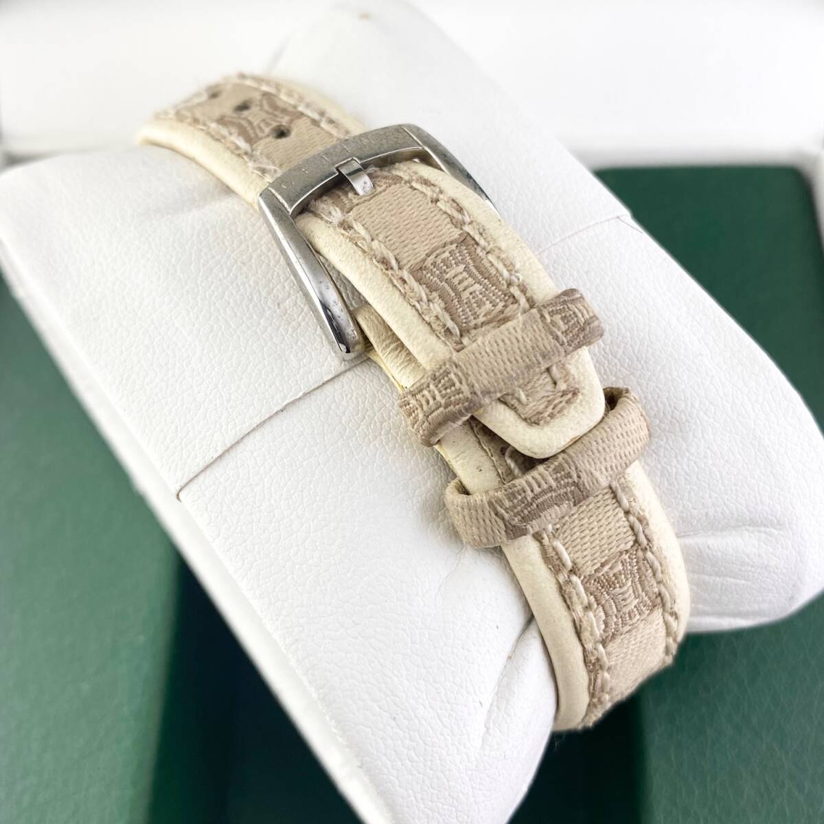 1円〜】CELINE セリーヌ 腕時計 レディース 30M/100FT ホワイト 1円〜】CELINE セリーヌ 腕時計 レディース 30M/100FT ホワイト
