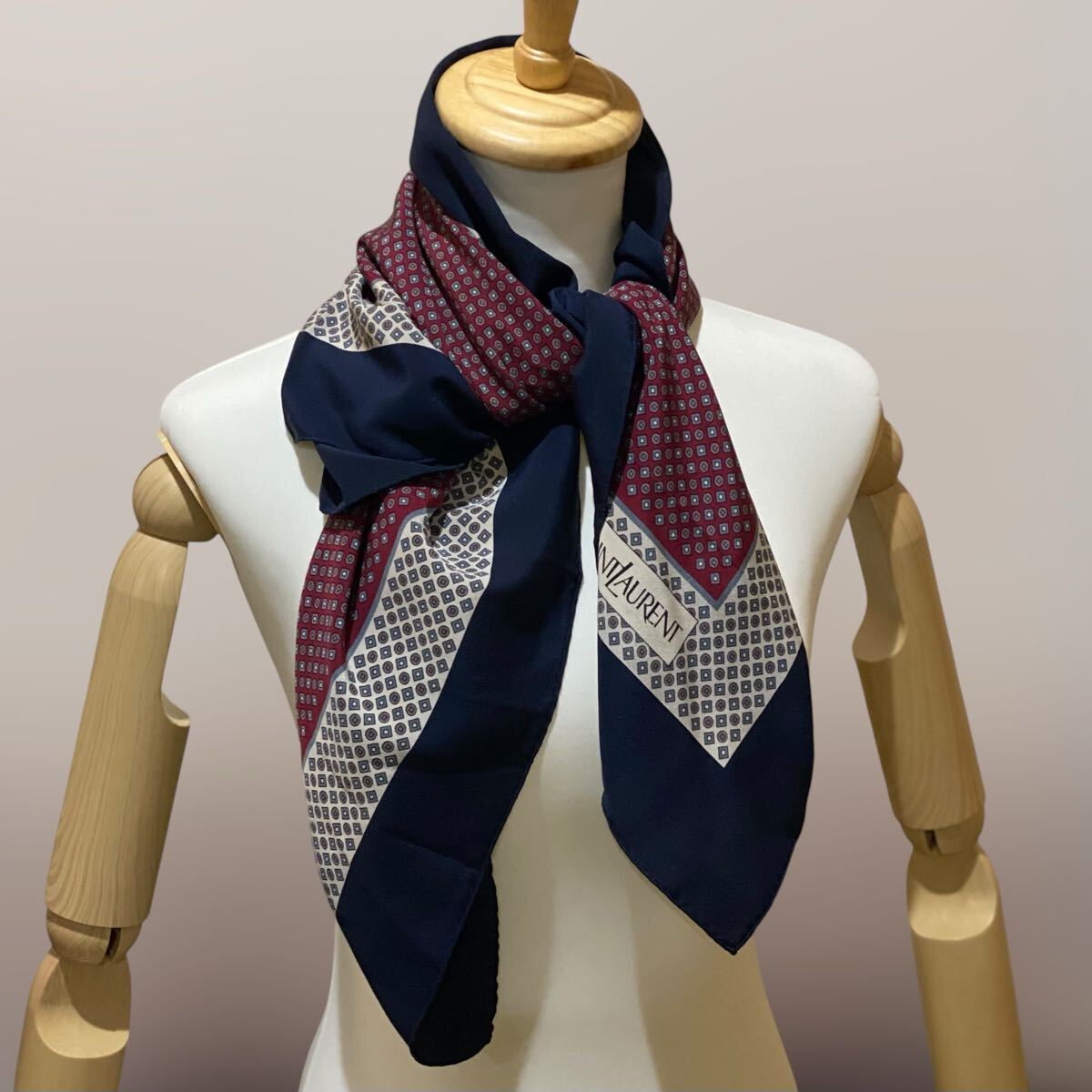Yves Saint Laurent シルクスカーフ 総柄 サンローラン|Yahoo Yves Saint Laurent シルクスカーフ 総柄 サンローラン|Yahoo
