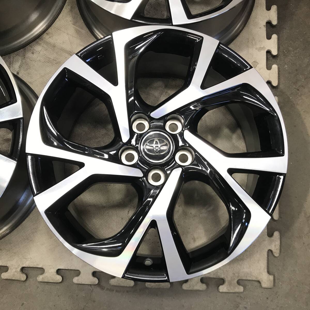 トヨタ C-HR【18×7J+50 PCD114.3 5H】純正アルミホイール 4本(5 トヨタ C-HR【18×7J+50 PCD114.3 5H】純正アルミホイール 4本(5