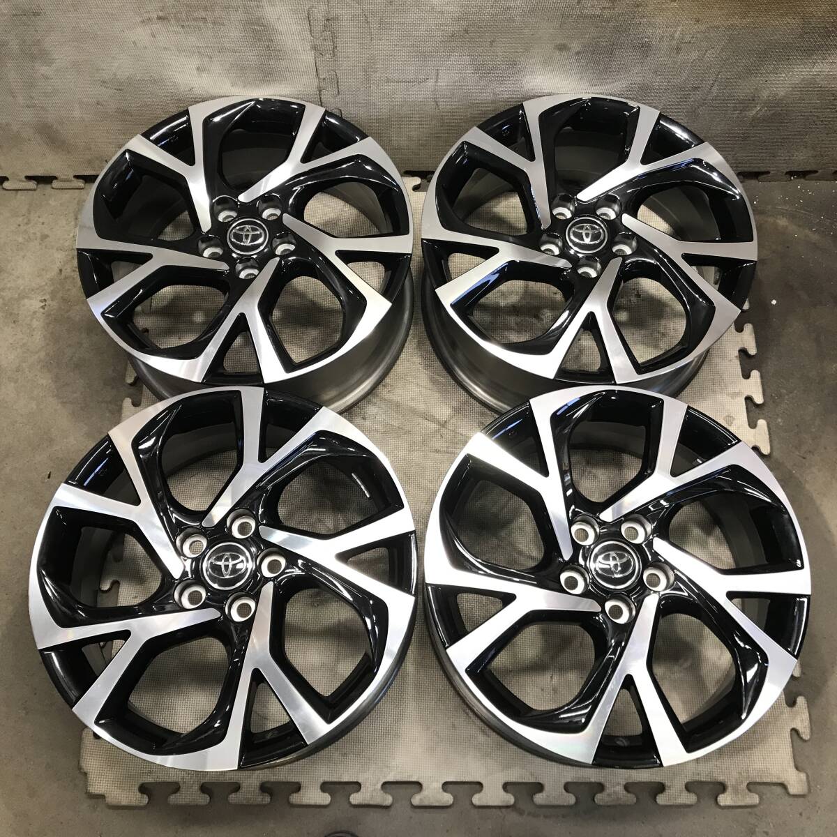トヨタ C-HR【18×7J+50 PCD114.3 5H】純正アルミホイール 4本(5 トヨタ C-HR【18×7J+50 PCD114.3 5H】純正アルミホイール 4本(5