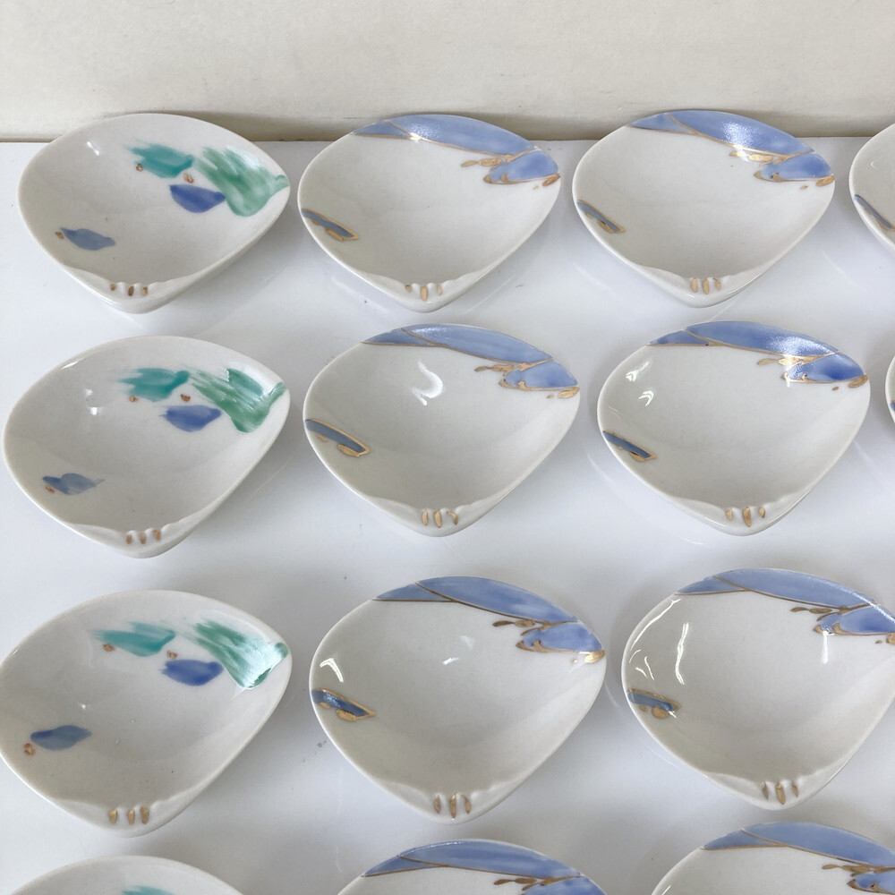 ◇N ④39 色絵金彩蛤形銘々皿 28客/小鉢/向付/飾鉢/貝皿/豆皿 足 ◇N ④39 色絵金彩蛤形銘々皿 28客/小鉢/向付/飾鉢/貝皿/豆皿 足