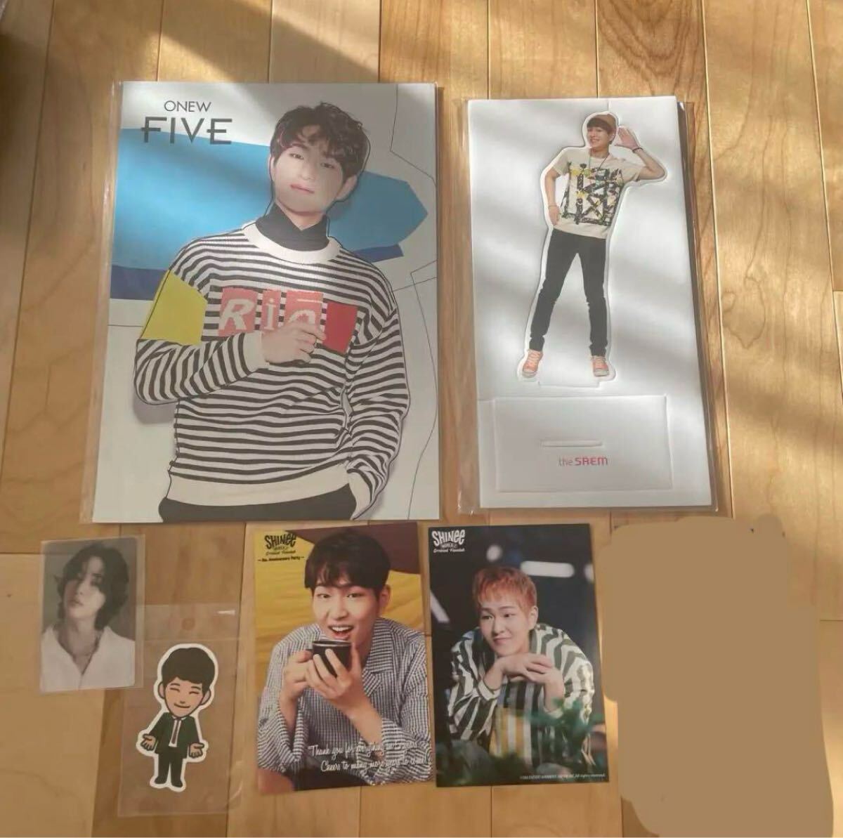 SHINee オニュ グッズまとめ売り ONEW ポストカード トレカ SHINee オニュ グッズまとめ売り ONEW ポストカード トレカ
