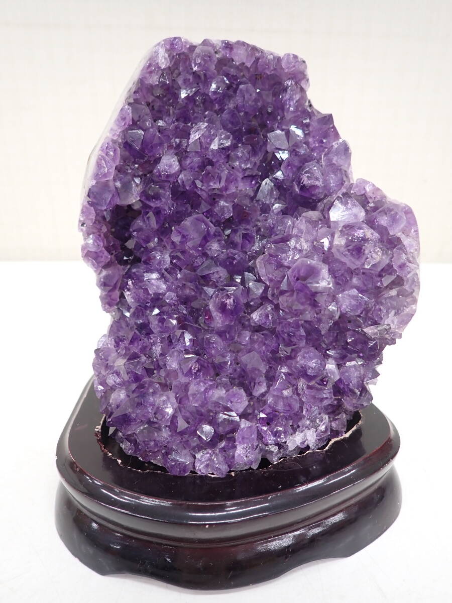 天然アメジスト 紫水晶 原石 重さ2177g 唐木台 天然石 置物 天然アメジスト 紫水晶 原石 重さ2177g 唐木台 天然石 置物