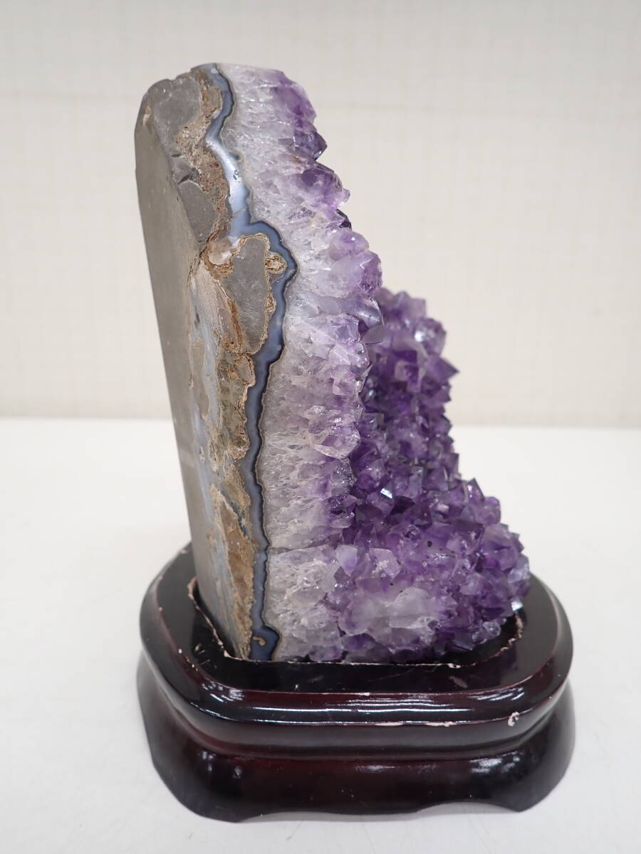 天然アメジスト 紫水晶 原石 重さ2177g 唐木台 天然石 置物 天然アメジスト 紫水晶 原石 重さ2177g 唐木台 天然石 置物