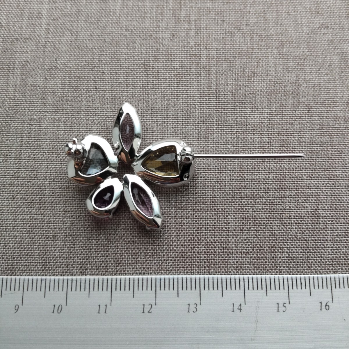 swarovski スワロフスキー 社製 ブローチ 花 フラワー モチーフ swarovski スワロフスキー 社製 ブローチ 花 フラワー モチーフ