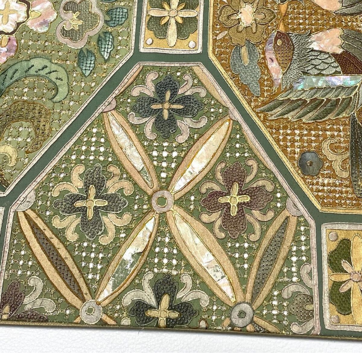 帯100 螺鈿 相良刺繍 汕頭刺繍 高級 正絹 太鼓六通 袋帯 中国三 帯100 螺鈿 相良刺繍 汕頭刺繍 高級 正絹 太鼓六通 袋帯 中国三