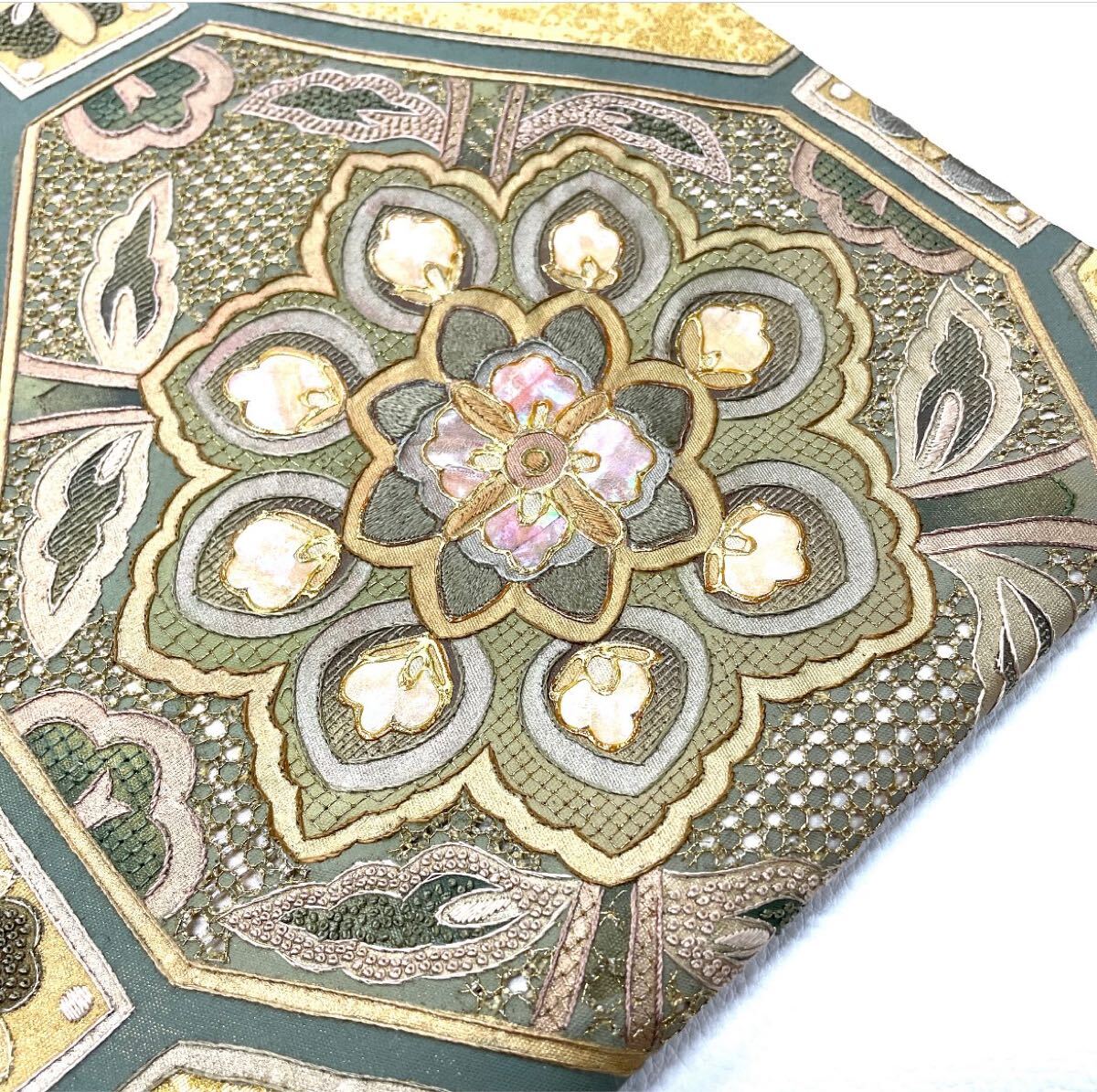 帯100 螺鈿 相良刺繍 汕頭刺繍 高級 正絹 太鼓六通 袋帯 中国三 帯100 螺鈿 相良刺繍 汕頭刺繍 高級 正絹 太鼓六通 袋帯 中国三