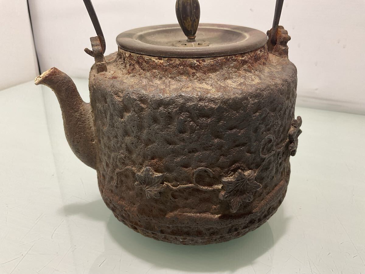 龍文堂造 他 時代物 鉄瓶 浮き彫り 煎茶道具 茶道具 茶注 湯沸 龍文堂造 他 時代物 鉄瓶 浮き彫り 煎茶道具 茶道具 茶注 湯沸