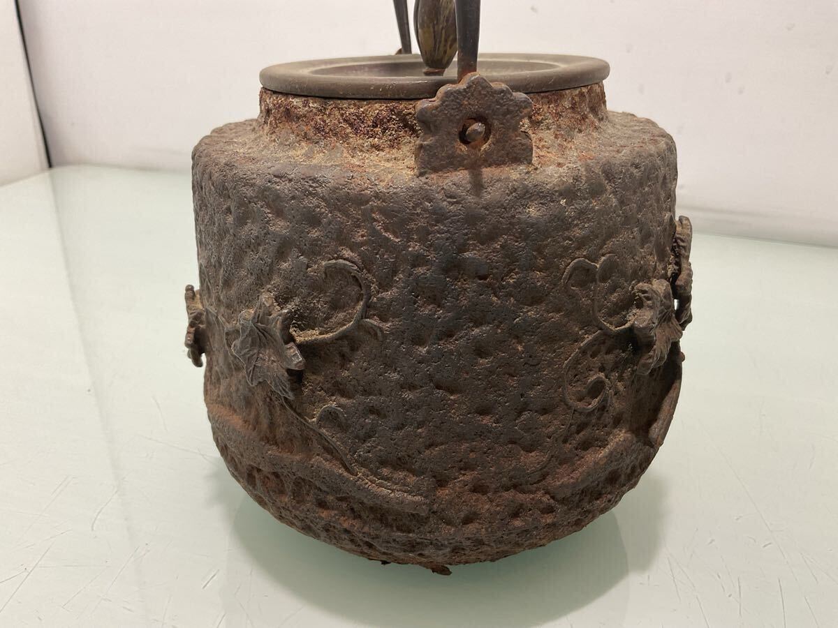 龍文堂造 他 時代物 鉄瓶 浮き彫り 煎茶道具 茶道具 茶注 湯沸 龍文堂造 他 時代物 鉄瓶 浮き彫り 煎茶道具 茶道具 茶注 湯沸