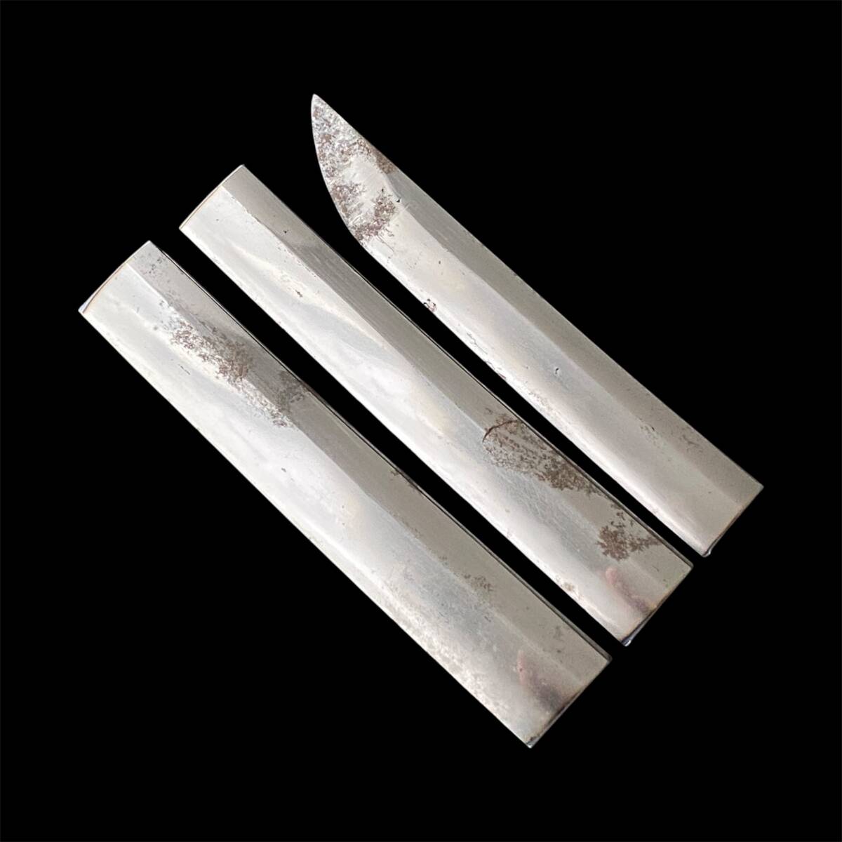 ◇武具 日本刀 刀 残欠 合法サイズ 切断済 研ぎ練習用(鍔、刀 ◇武具 日本刀 刀 残欠 合法サイズ 切断済 研ぎ練習用(鍔、刀