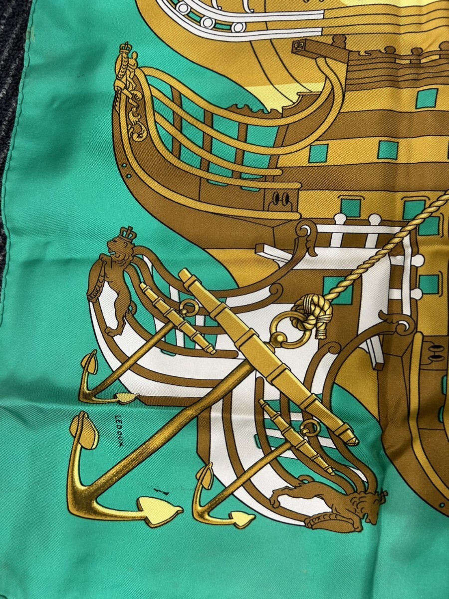 HERMES エルメス カレ90 シルク スカーフ スカラベ柄 グリーン HERMES エルメス カレ90 シルク スカーフ スカラベ柄 グリーン