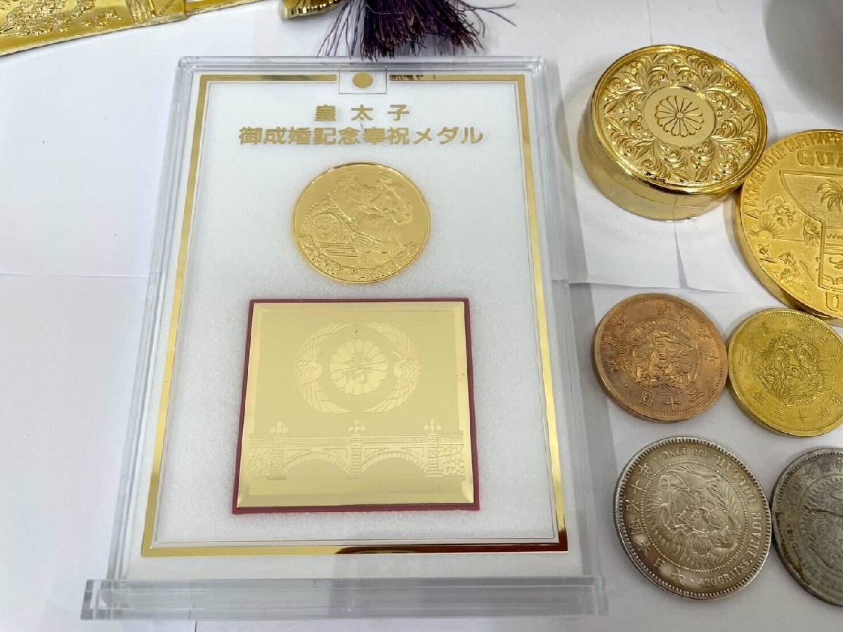 Z24920】金の装飾品多数! 金杯 徳利 とっくり 大判メダルなど Z24920】金の装飾品多数! 金杯 徳利 とっくり 大判メダルなど