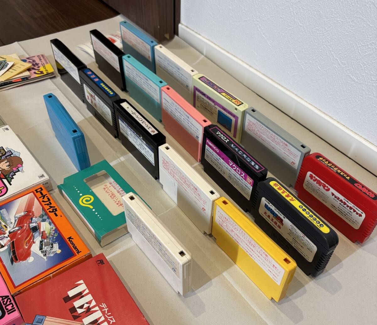 行列のできるレビュー商品、集めました。高評価アイテム ファミコンソフト 17本セット 空き箱おまけ付き ゲバラ カプセル Nintendo Switch