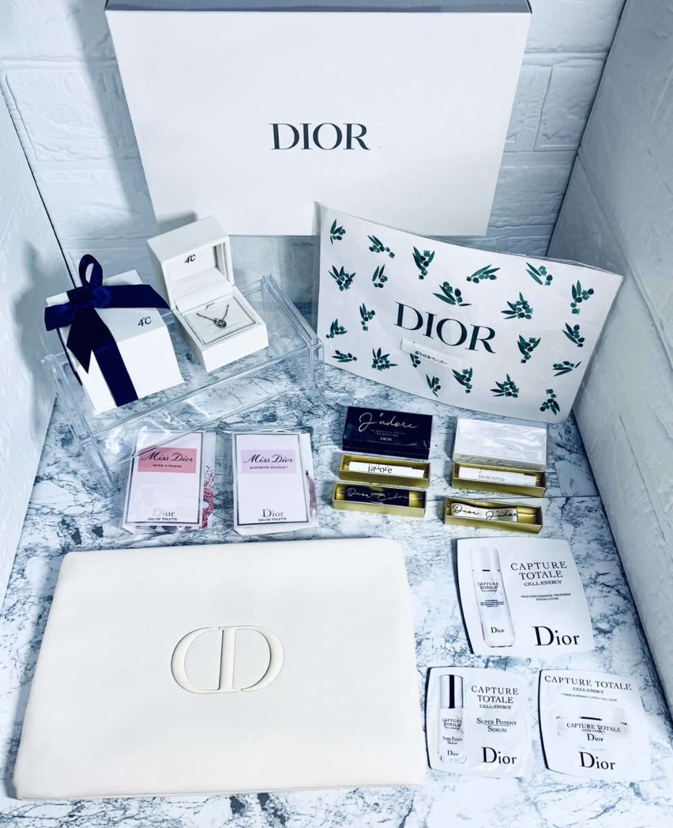 ディオール Dior&4°Cコラボ!4℃ネックレス Dior豪華ポーチ ディオール Dior&4°Cコラボ!4℃ネックレス Dior豪華ポーチ